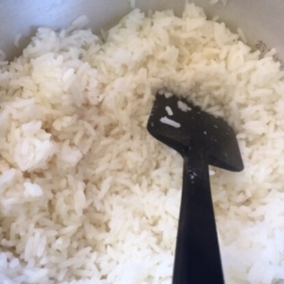 お陰様で頂いたタイ米を美味しく炊けました。まだまだあるので、この方法で、タイ米生活楽しみまーす♪